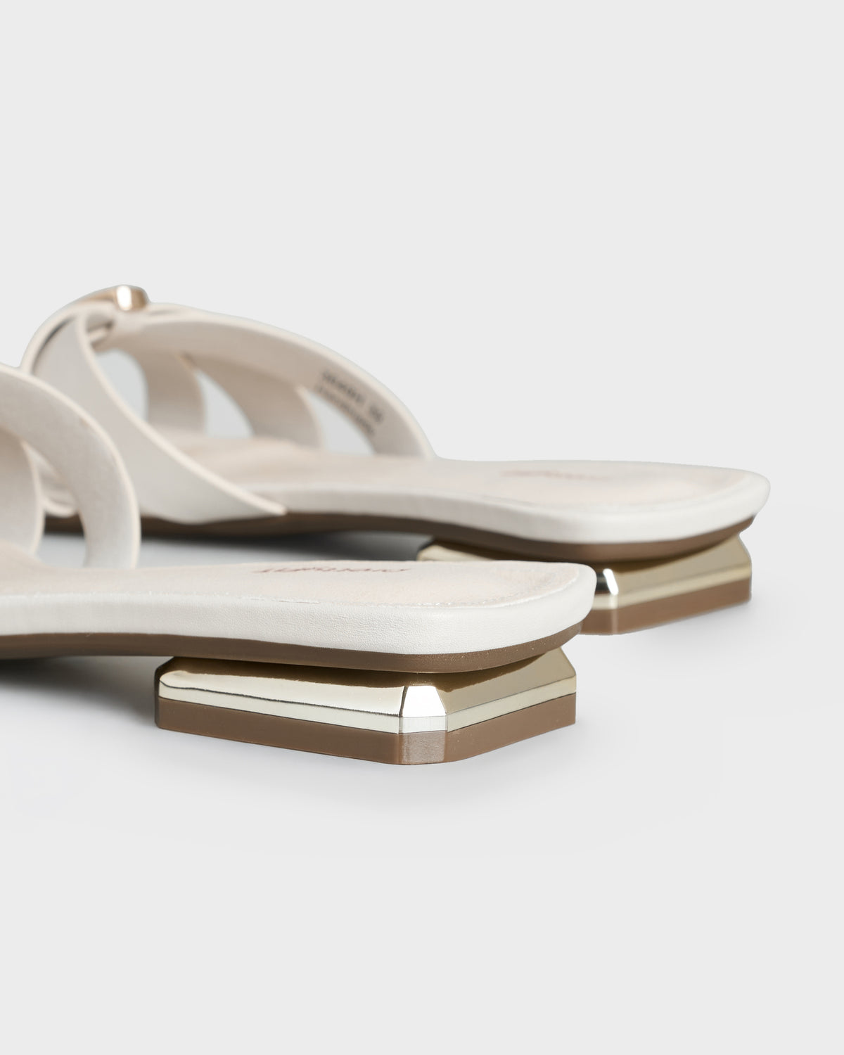 #color_ivory